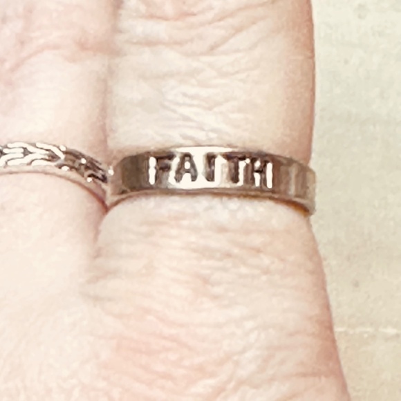 925 Sterling Silver Ring Band with FAITH Stamped Into It - Picture 1 of 5
